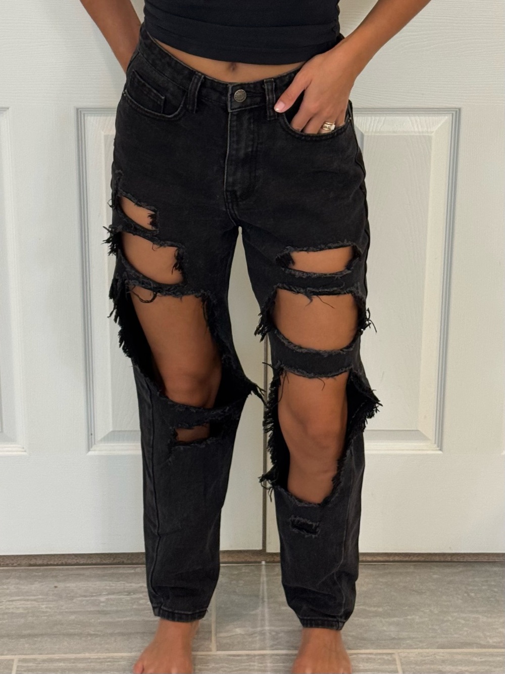 PrettyLittleThing Open Thigh Distressed Mom Jeans Black - Picture 4 of 7